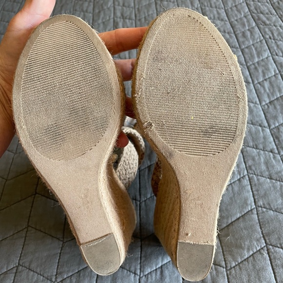 3/$15 size 10 Steve Madden ANKLE STRAPS. Platform wedge 5"heel, Woven, tan - Picture 10 of 16